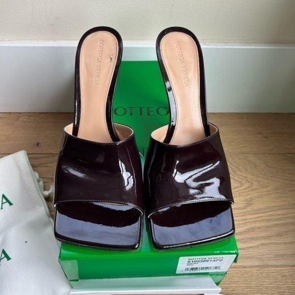 Bottega Veneta Shoes - BV🤎 stretch sandal oxide gloss